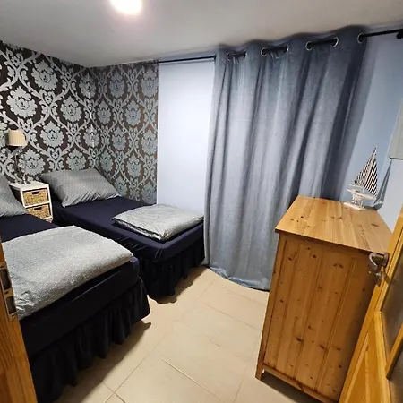 Nad Jeziorem Piaski Apartment
